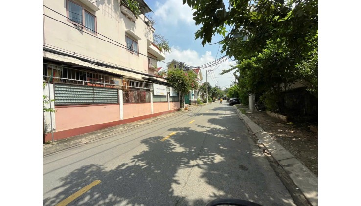 CHỈ NHỈNH 5 TỶ LÀ CÓ NGAY NHÀ 3 TẦNG, Đ.ĐỖ XUÂN HỢP, PHƯỚC LONG B, HXH, THỦ ĐỨC, DT:75M2, 4PN, 5WC.
